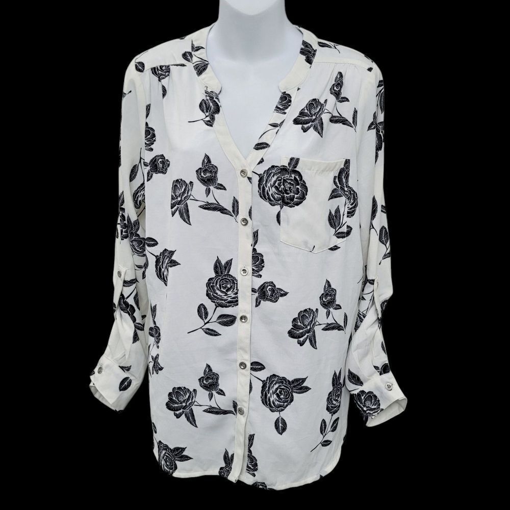 2/$20 Lily Morgan Black & White Rose Buttons Down Shirt TopSize: M